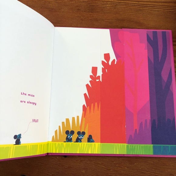 2 Kid’s hardboard cover books 📚 - Picture 4 of 10